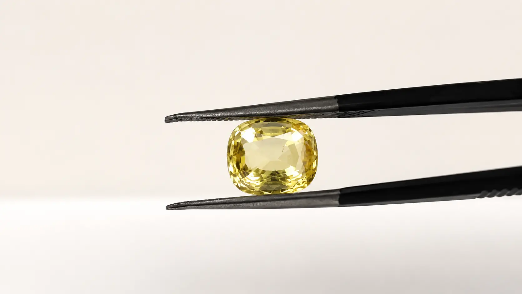 Natural Yellow Sapphire 6.26 Cts - Image 2