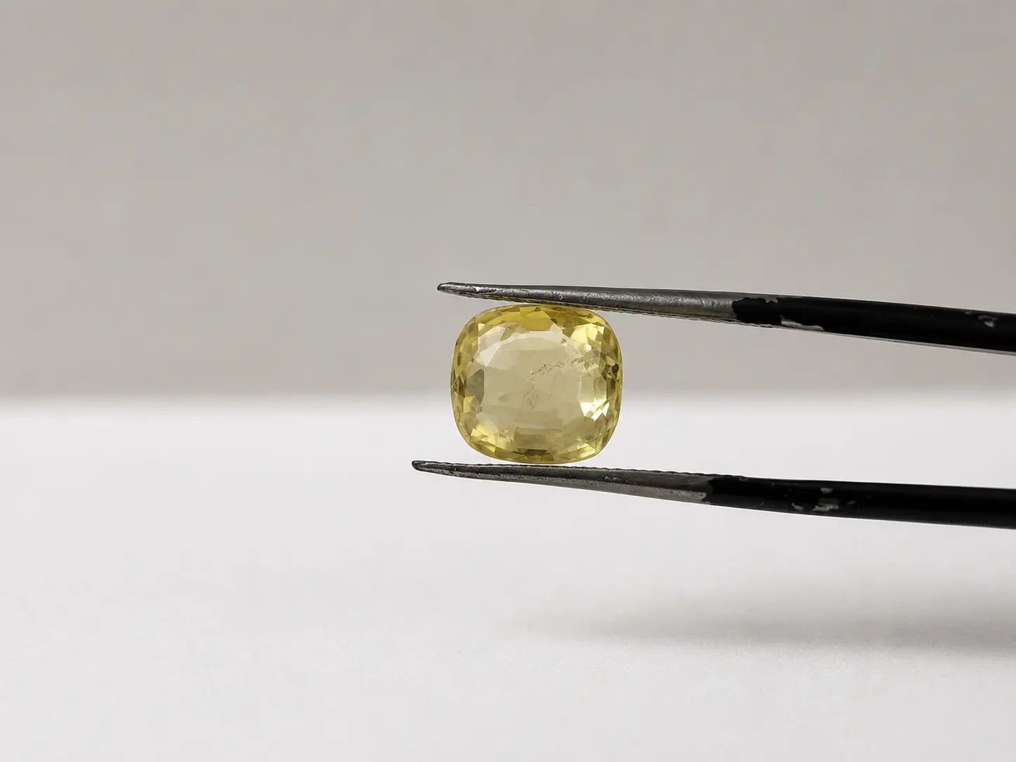 Natural Yellow Sapphire 5.34 Cts - Image 3